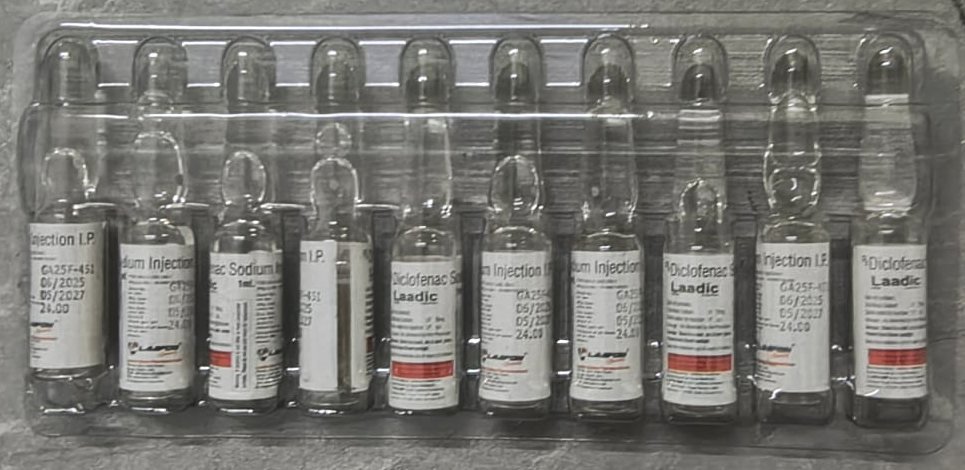 Tray of ten 1 ml Laadic diclofenac sodium ampoules showing Mfg 06/2025 and Exp 05/2027