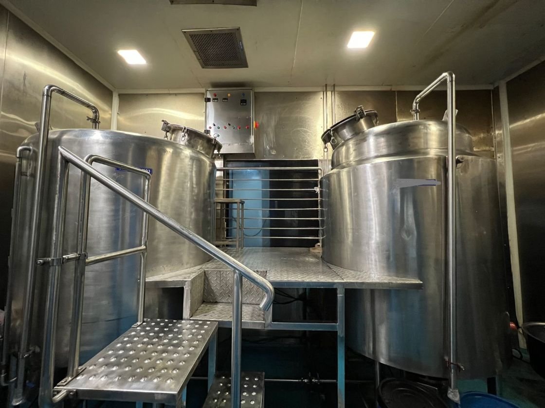 Pharma Unit for Sale in Paonta Sahib, Himachal Pradesh – ₹4 Cr Stainless steel syrup storage vessels on a raised platform inside the oral liquid section of the pharma plant for sale in Paonta Sahib, Himachal Pradesh
