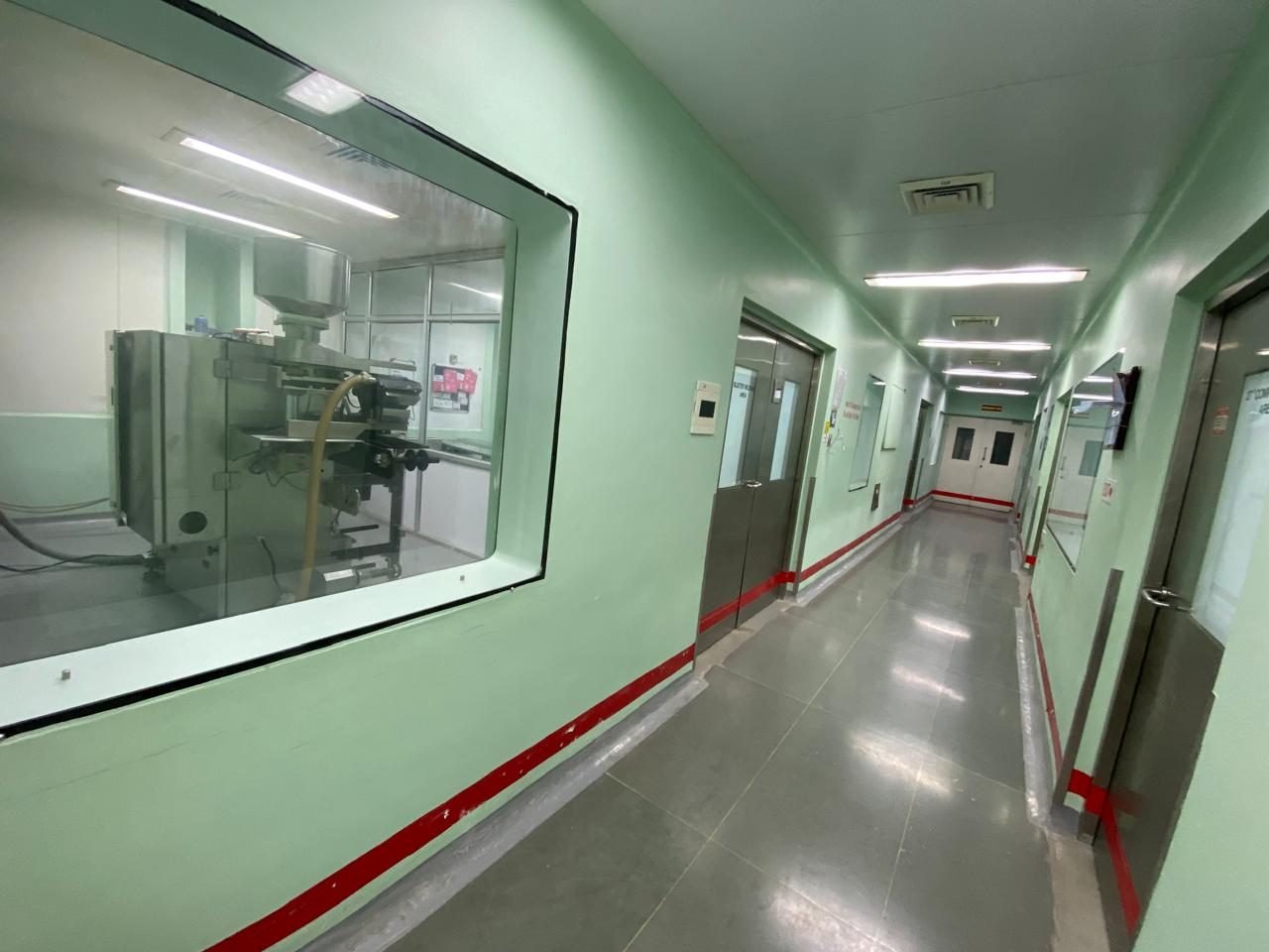 Production corridor with viewing window into a packing room at the tablet and liquid oral pharma plant for sale in Kolhapur