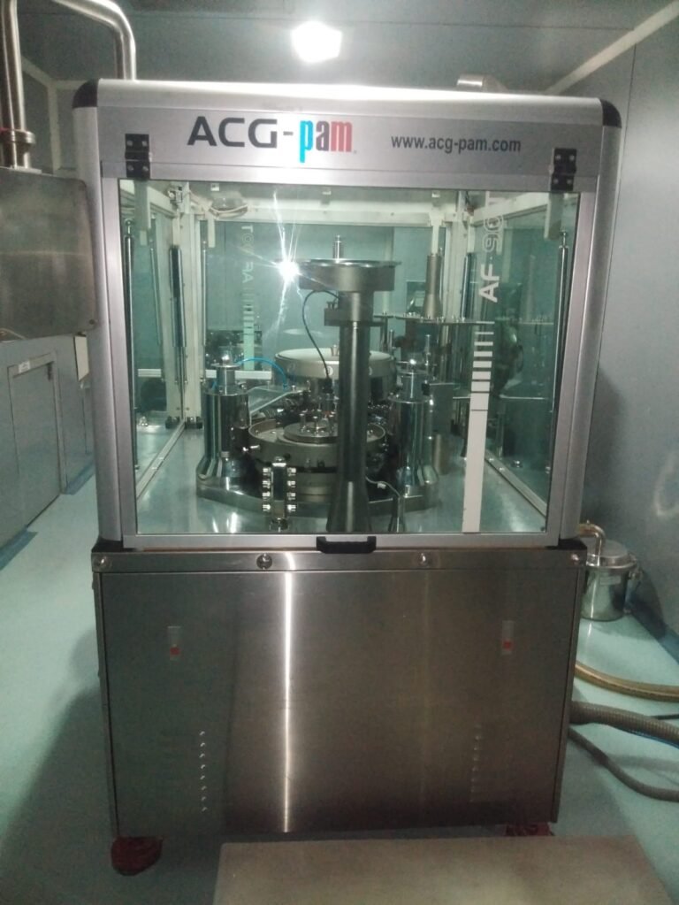 Capsule filling machine in the capsule section